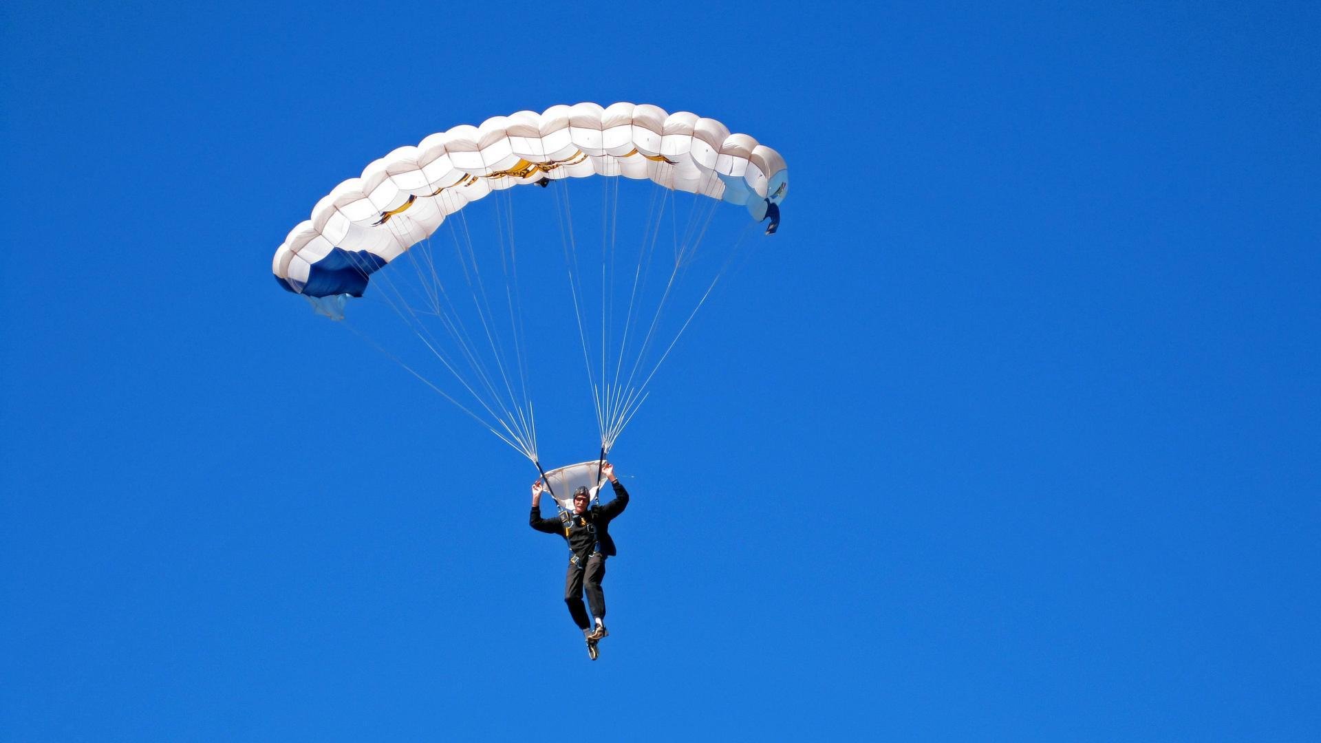 英国队泳姿优雅，技术细腻引关注，英国游泳队队员