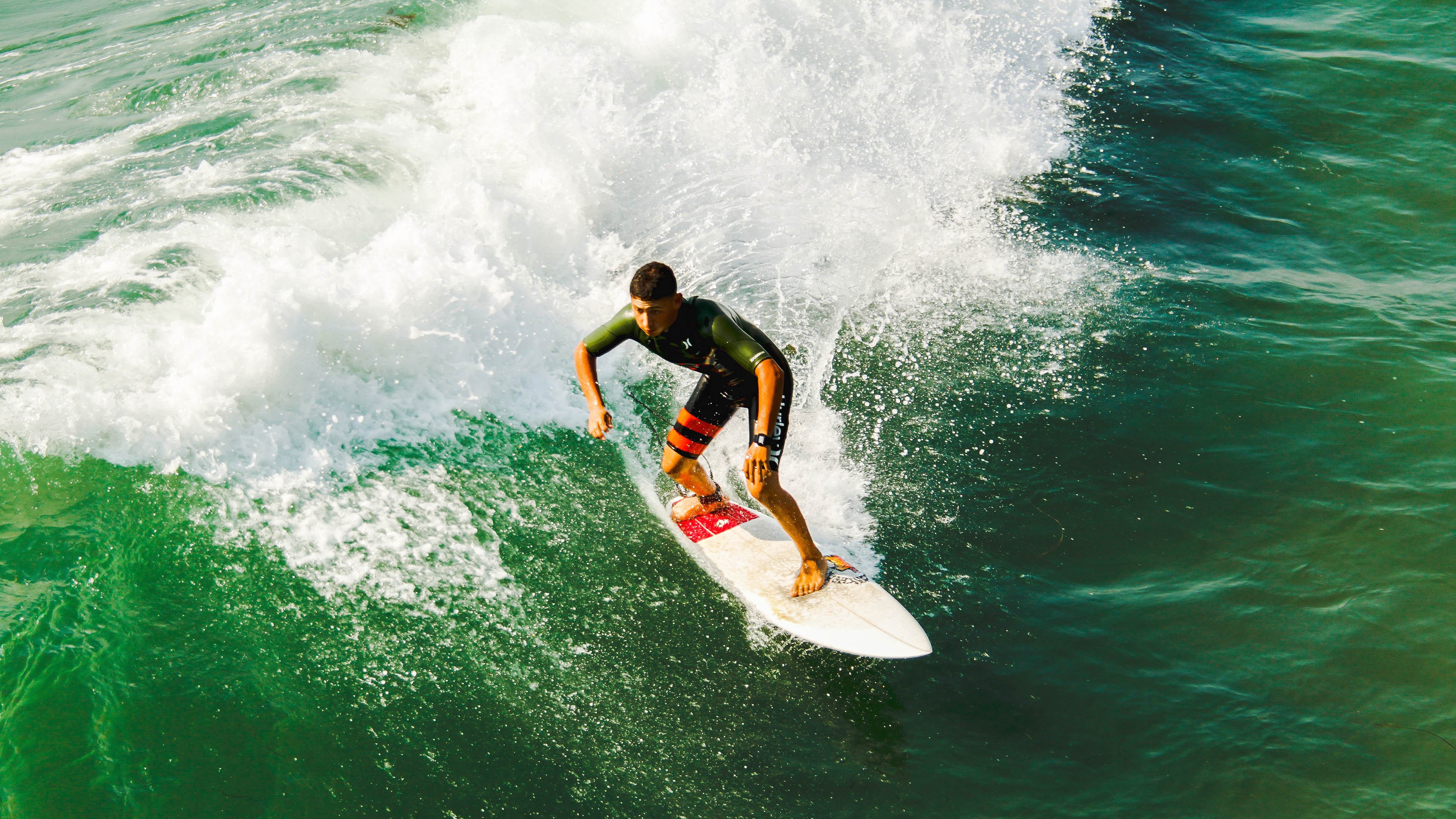 魔术替补席稳定发挥增强整体阵容厚度，魔术队友